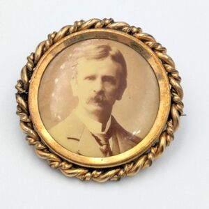 Antique Victorian framed photo mourning pin brooch of well dressed man